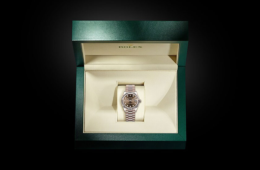 Reloj Rolex Datejust 31 esfera chocolate engastada de diamantes en su estuche Joyería Grau
